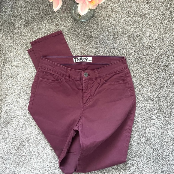 ARITZIA / TNA / MAROON SKINNY JEANS - Picture 2 of 4